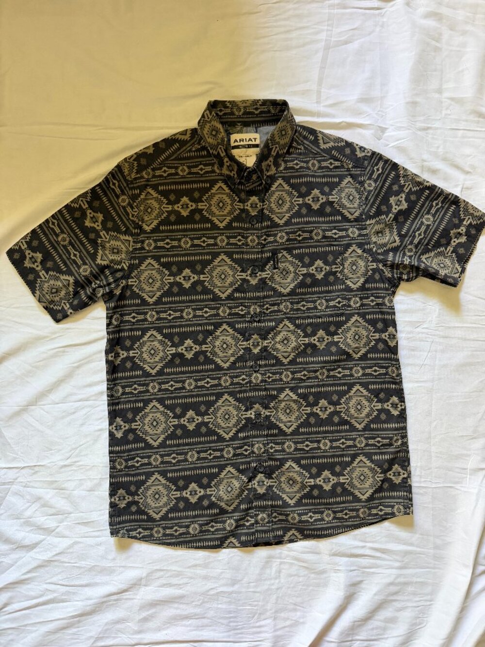 Ariat Mens Button Down Short Sleeve Aztec Print Western Wear Size Medium